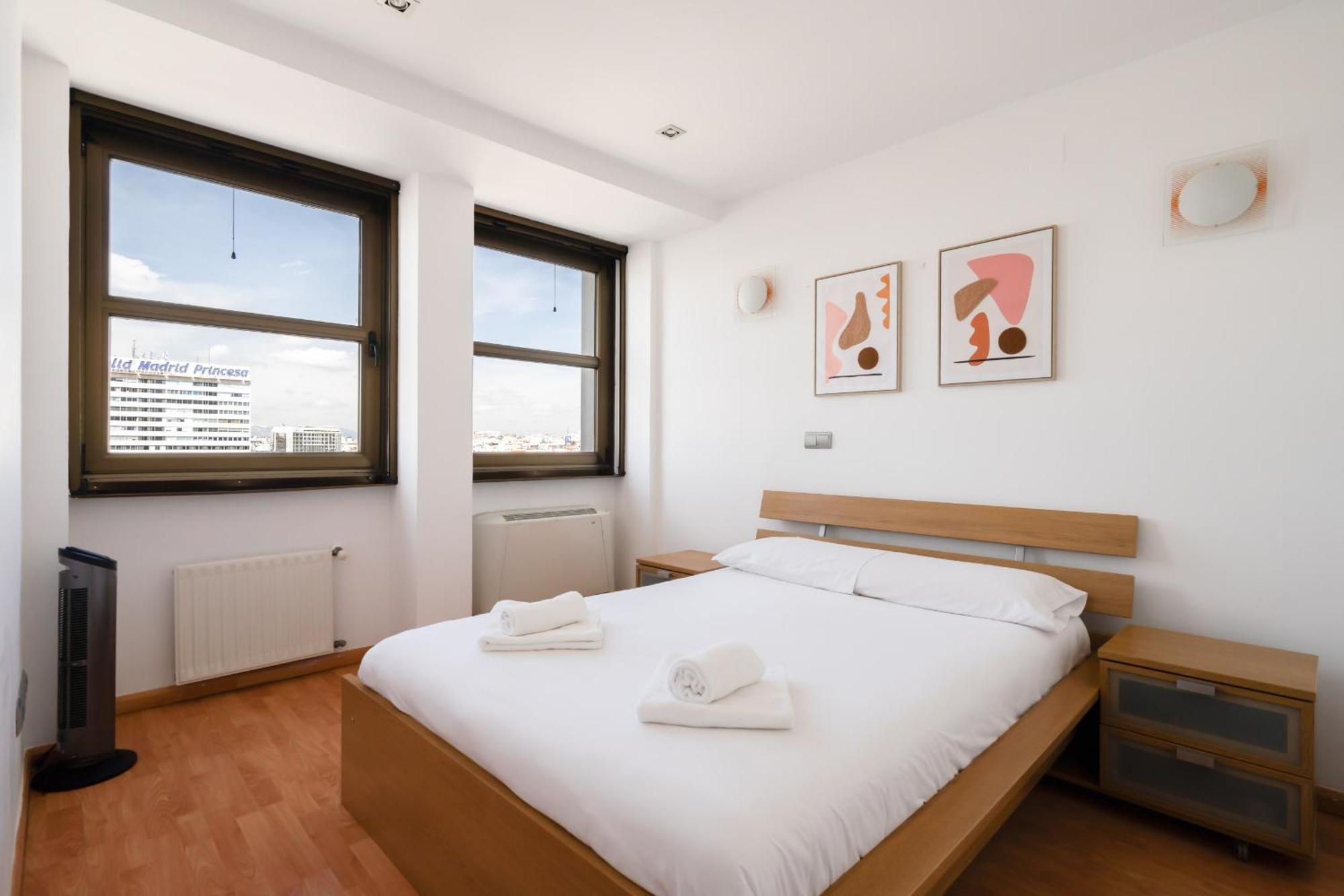 Apartamento En Plaza De Espana Alquiler Temporal Madrid Exteriér fotografie