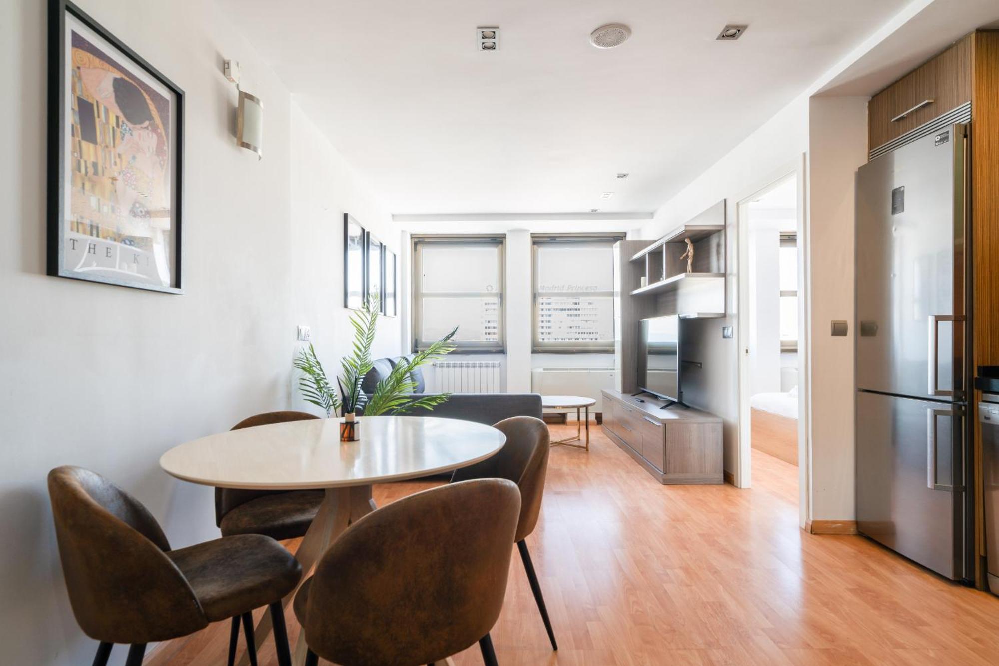 Apartamento En Plaza De Espana Alquiler Temporal Madrid Exteriér fotografie