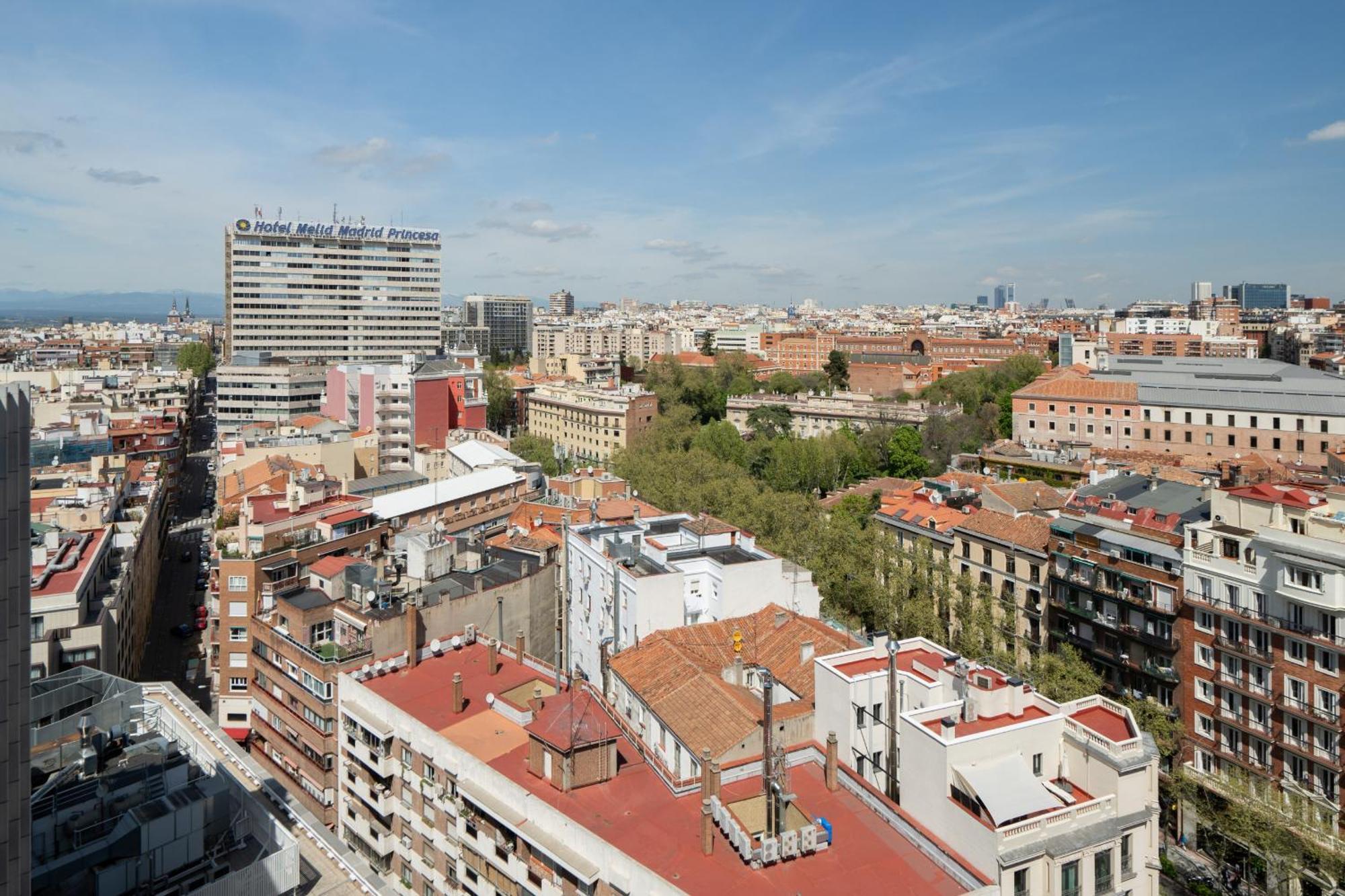 Apartamento En Plaza De Espana Alquiler Temporal Madrid Exteriér fotografie